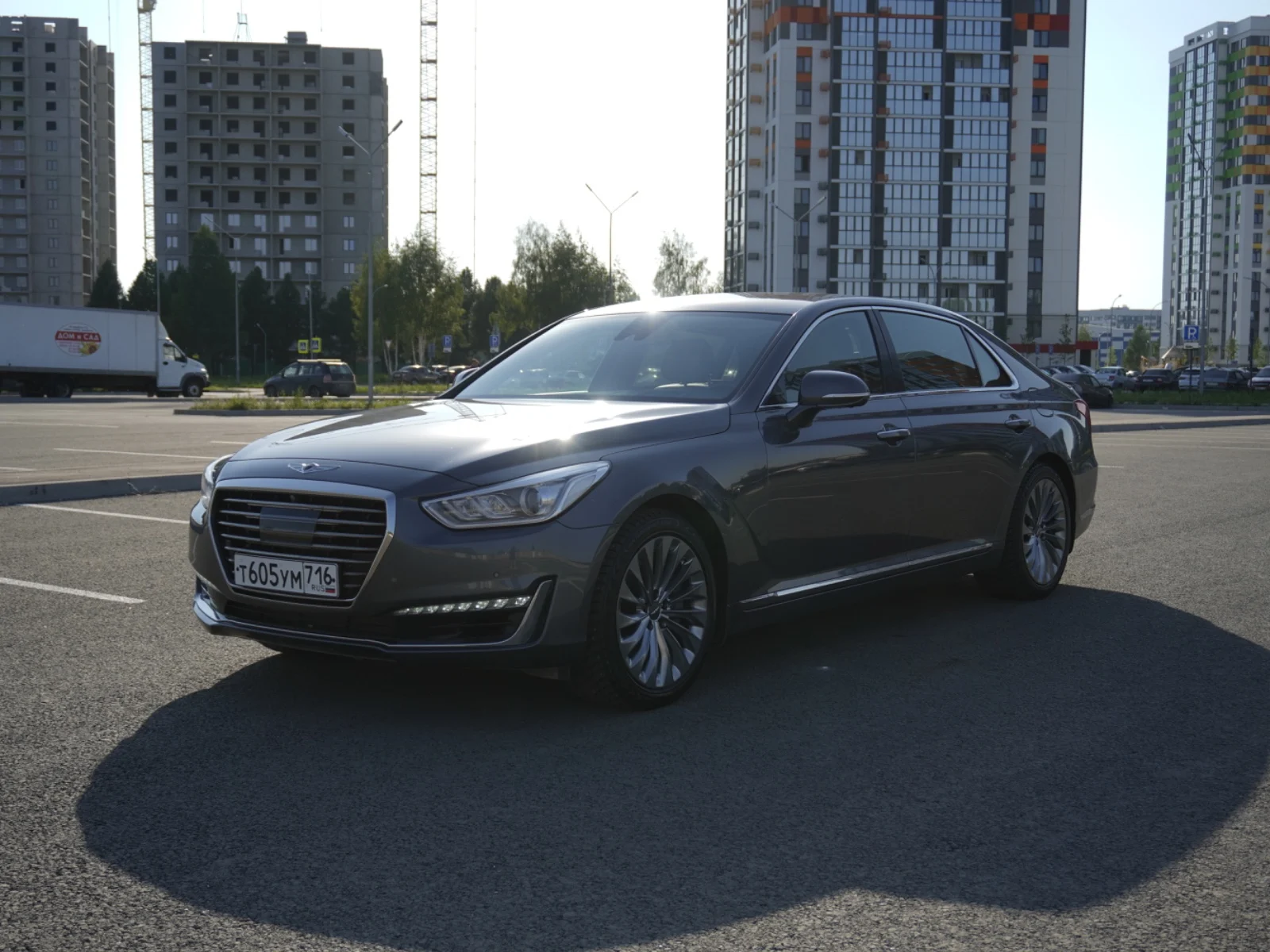 Genesis G90 Royal, 2016 год, цвет Серый